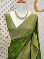 Georgette Banarasi with curved flower bouquet - Image 30