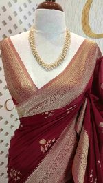 Georgette Banarasi with curved flower bouquet - Image 49