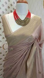 Georgette Banarasi with curved flower bouquet - Image 24