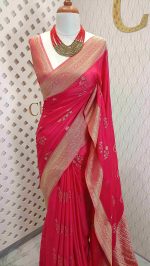 Georgette Banarasi with curved flower bouquet - Image 15