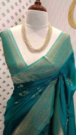 Georgette Banarasi with curved flower bouquet - Image 42