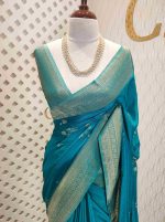 Georgette Banarasi with curved flower bouquet - Image 39