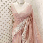 Tissue silk with geometric pattern on border