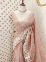 Tissue silk with geometric pattern on border