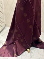 Kanjeevaram with rose gold zari diamand shape design on pallu - Image 4
