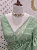 Tissue with lattice embroidery pattern - Image 6