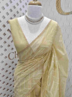 Tissue with lattice embroidery pattern