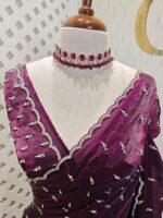 Georgette with bindi like design and scallop border - Image 3