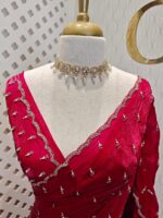 Georgette with bindi like design and scallop border - Image 12