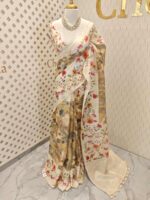 Linen with geometric pattern and floral print on border - Image 7