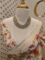 Linen with geometric pattern and floral print on border - Image 6