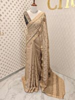 Semi tussar with check pattern and small triangle shapes on border - Image 4