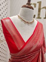Banarasi with floral jacquard design and diamond shaped border - Image 3