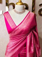 Banarasi with ring around and diamond shaped boarder