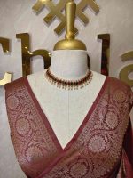 Semi tussar banarasi with detailed floral motifs woven in gold zari - Image 2
