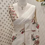 Semi tussar silk with large flowers and leafs motifs on the pallu and has plain body