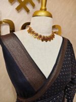 Tissue banarasi with diamond shaped small prints on full body with thin boarder - Image 15