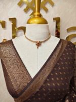 Tissue banarasi with diamond shaped small prints on full body with thin boarder - Image 41