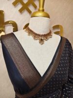 Tissue banarasi with diamond shaped small prints on full body with thin boarder - Image 24