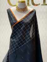 Kanjeevaram with check design and fallen golden stripes pattern - Image 2