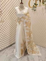 Linen saree with large floral motifs and flowing leafs on the body - Image 3