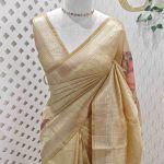 Kerala saree with suttle and contrast flower and leaf pattern on the body with doted vertical lines