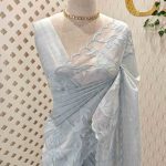 Net kota with grid  pattern on the body along with flower inside the scalloped boarder