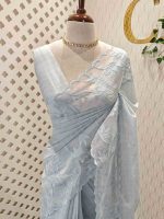 Net kota with grid  pattern on the body along with flower inside the scalloped boarder
