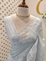 Net kota with grid  pattern on the body along with flower inside the scalloped boarder - Image 2