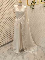 Net kota with grid  pattern on the body along with flower inside the scalloped boarder - Image 6