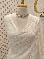 Net kota with grid  pattern on the body along with flower inside the scalloped boarder - Image 5