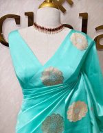Soft silk with small flower butta and intricate flower motif border - Image 2