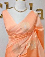 Soft silk with small flower butta and intricate flower motif border - Image 11