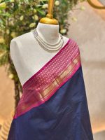 Kanjee cotton with minimal buttas allover the body and contrast peacock motif woven border - Image 2