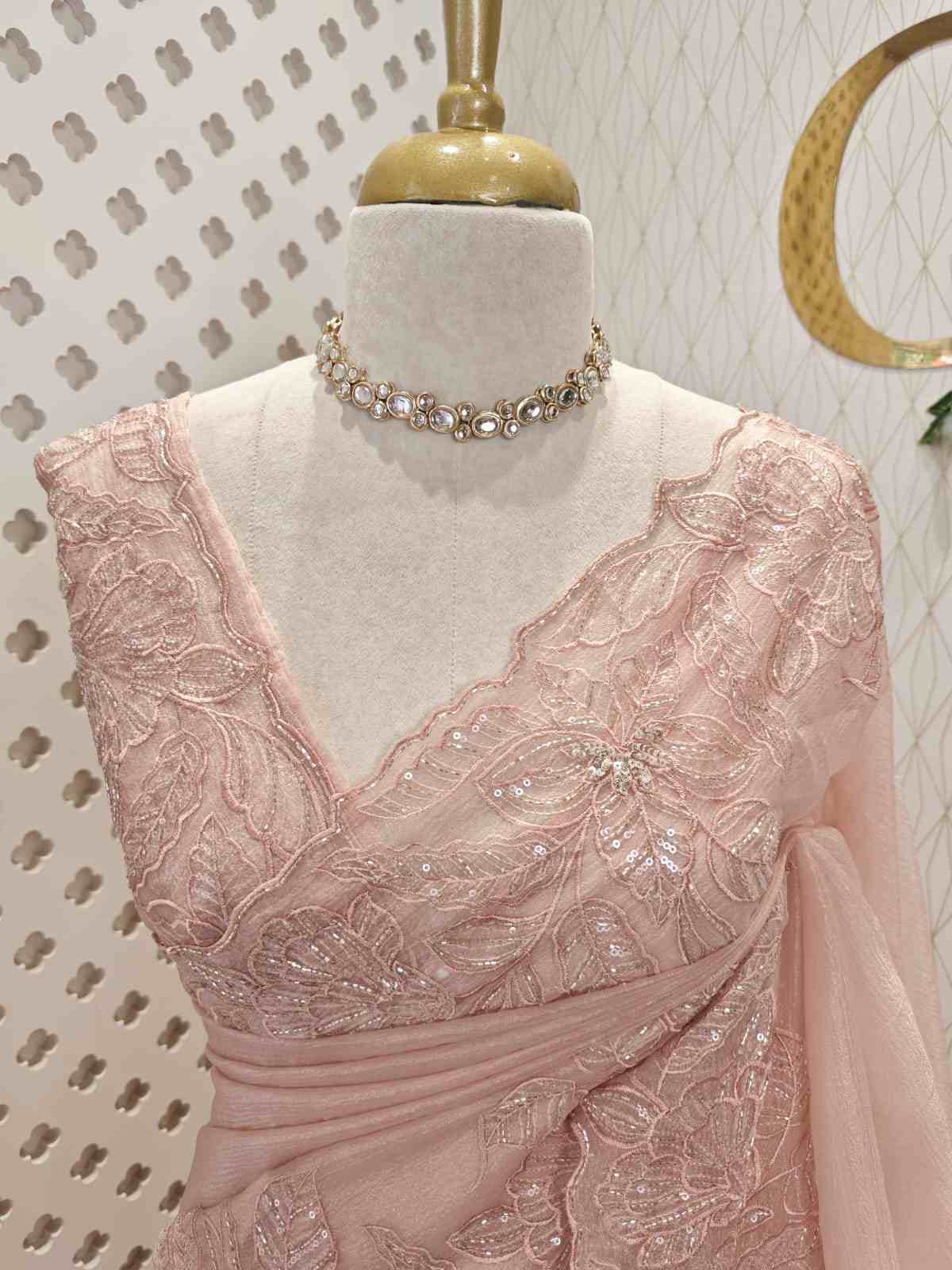 CCO0003-PH_00002 Crushed organza with floral cutwork embroidery - Image 1