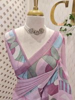 Linen saree with abstract geometric printed pallu and contrast border - Image 5
