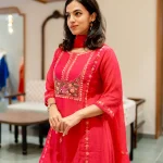 Soft cotton suit with floral embroidered neck and minimal floral buttas